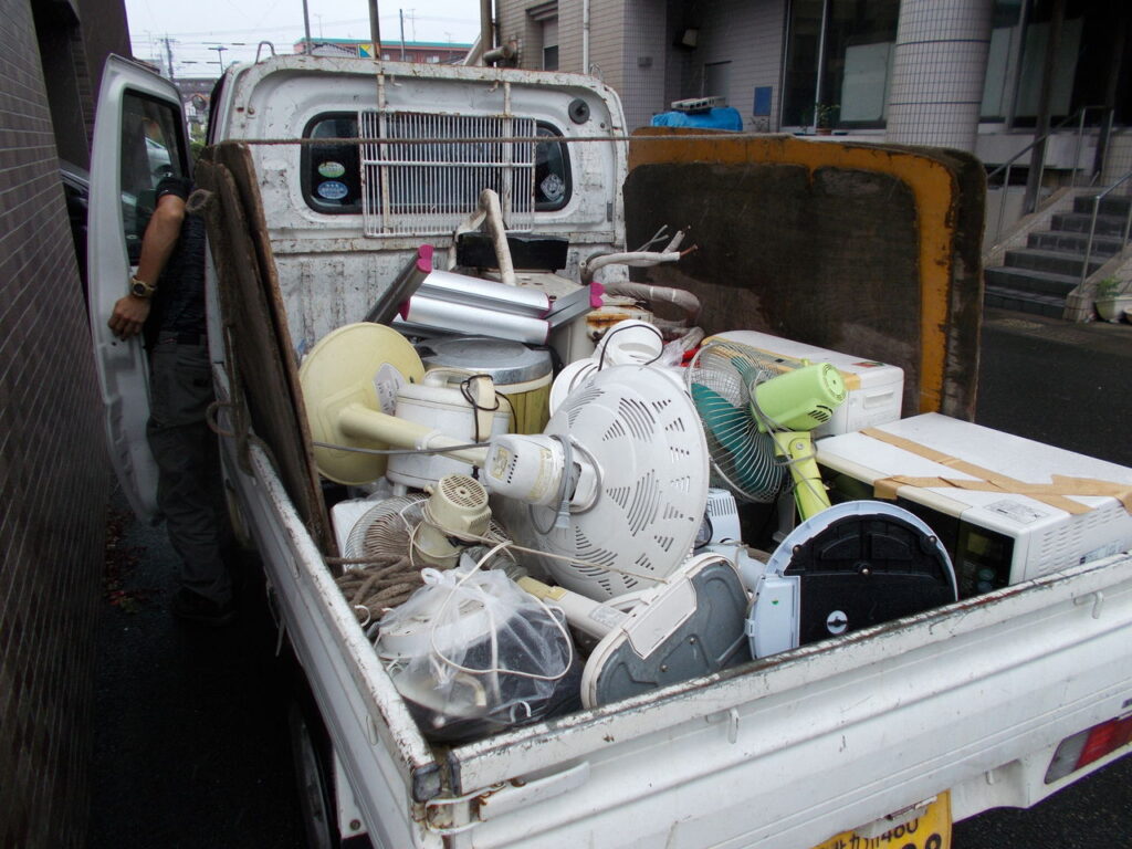 鹿児島市甲突町 廃家電の回収処分事例|地域密着型サービス