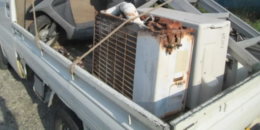 紫原 窓用エアコン取外し・原付バイク無料回収事例|まとめて処分